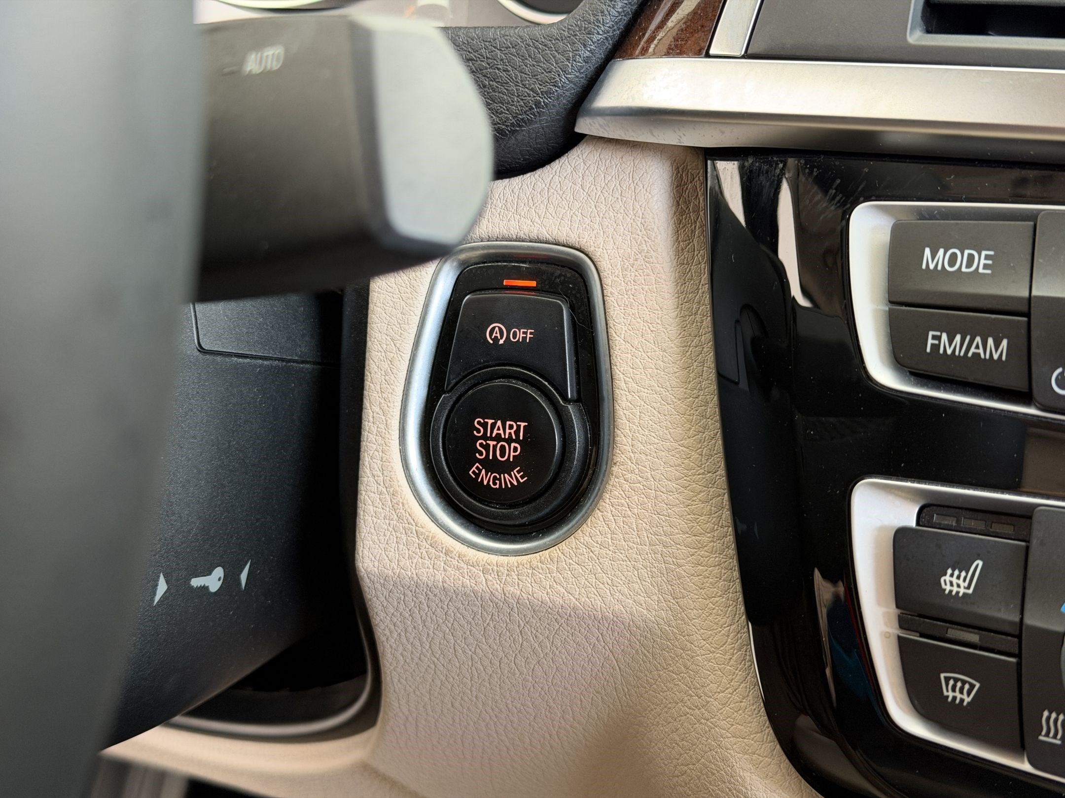 Used 2018 BMW 320i Sedan RWD image 17