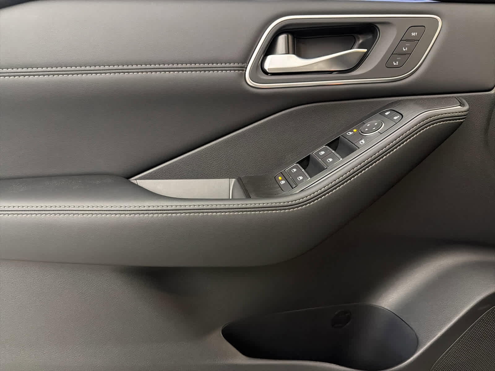 New 2026 Nissan Rogue Platinum image 13