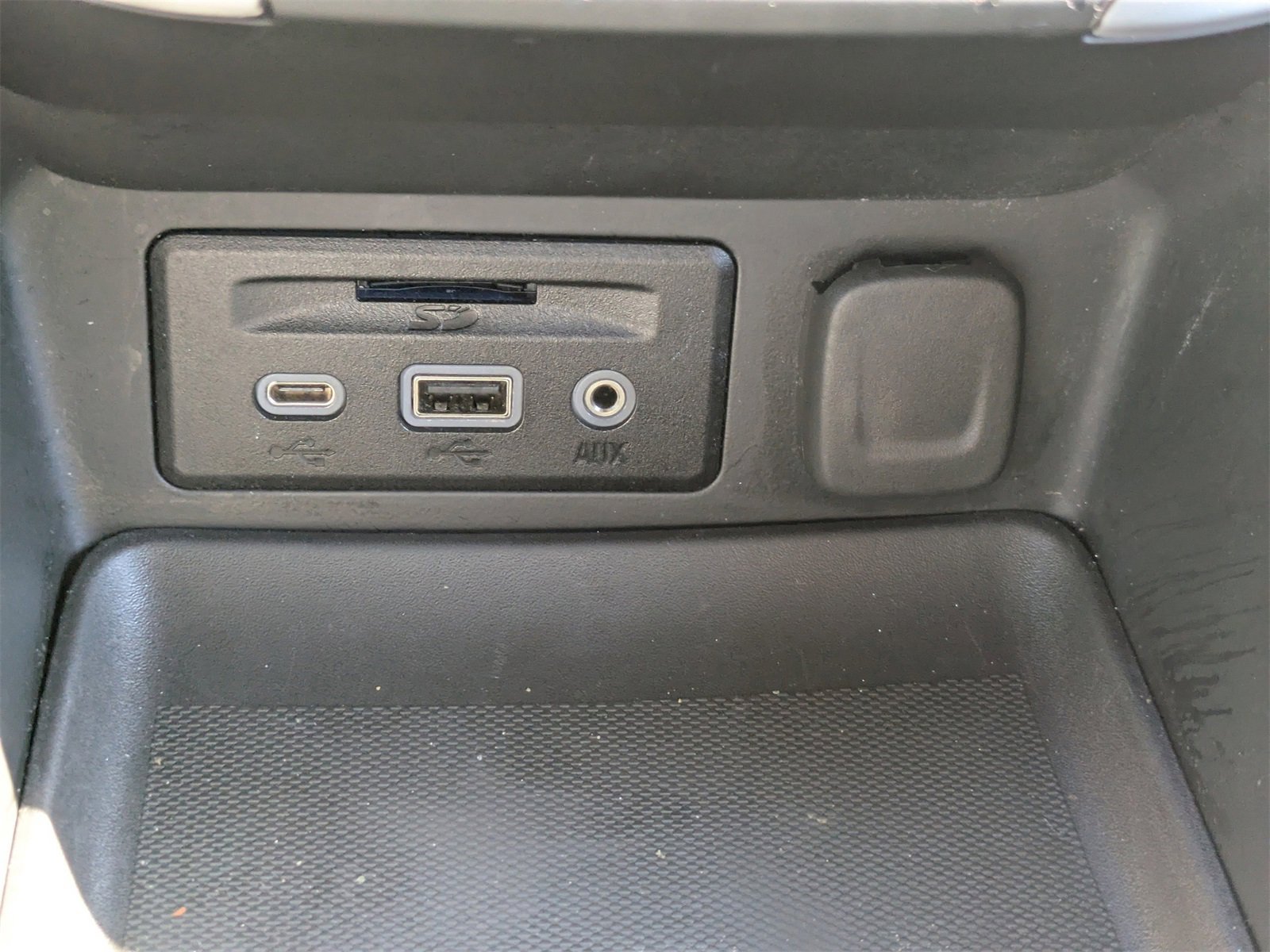 Used 2023 GMC Terrain SLT image 23