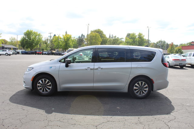 Used 2024 Chrysler Pacifica Limited FWD image 4