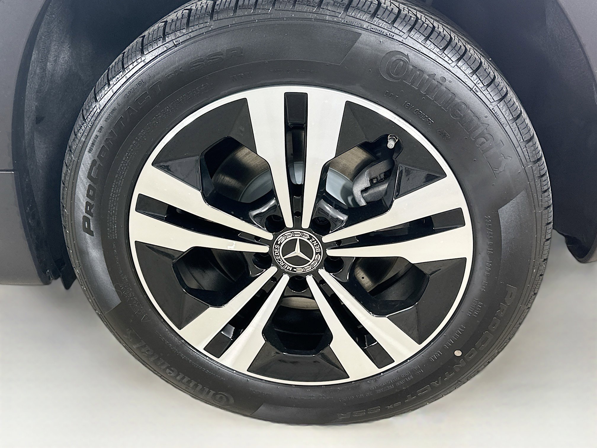 Certified 2025 Mercedes-Benz GLB 250 4MATIC image 37