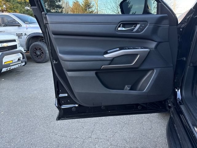 Used 2024 Nissan Pathfinder Platinum w/ Lighting Package (N93) image 34