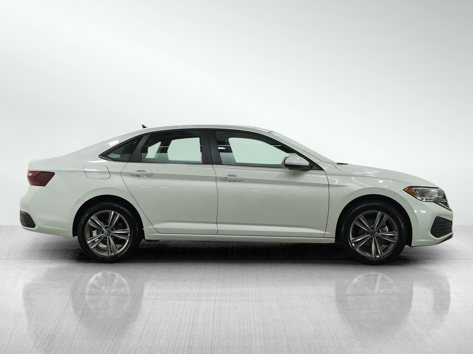 Used 2023 Volkswagen Jetta SE w/ Panoramic Sunroof Package image 6