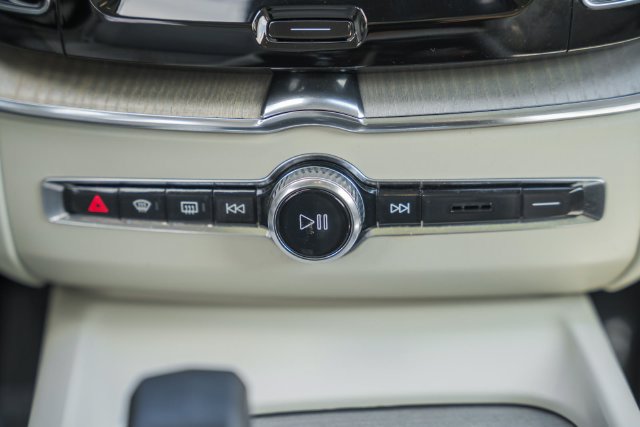Certified 2023 Volvo XC60 B5 Plus w/ Climate Package AWD/4WD image 24