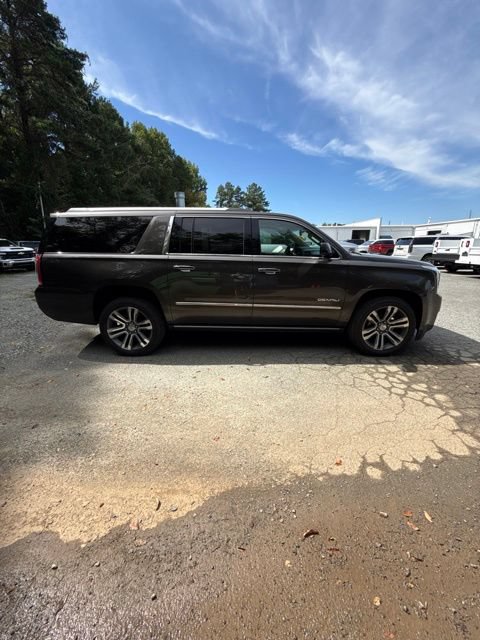 Used 2019 GMC Yukon XL Denali w/ Denali Ultimate Package AWD/4WD image 8