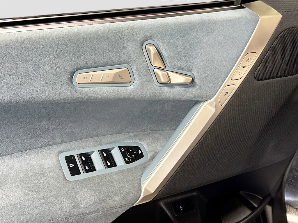 Used 2023 BMW iX xDrive50 w/ Sport Package image 27