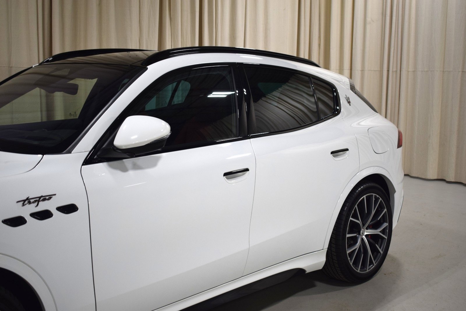 Used 2024 Maserati Grecale Trofeo image 2