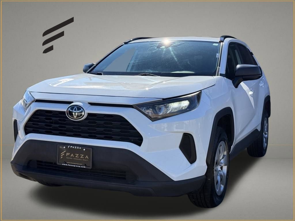 Used 2021 Toyota RAV4 LE image 1