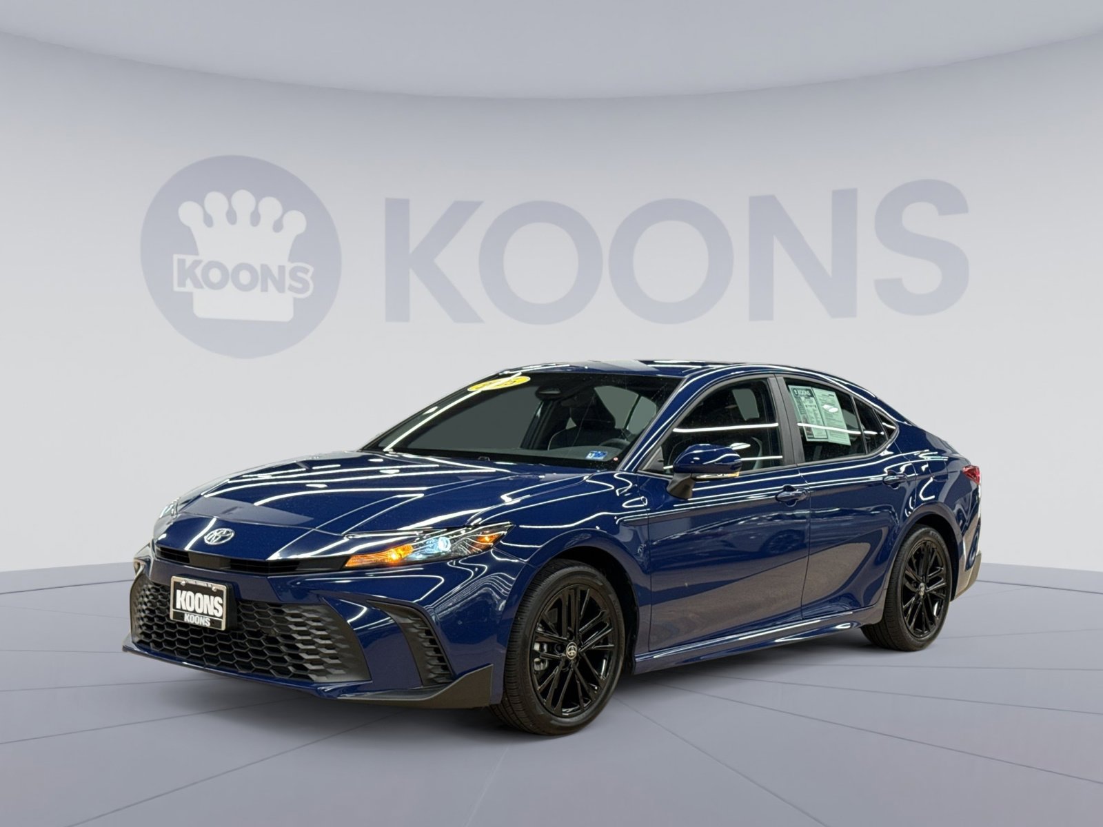 Used 2025 Toyota Camry SE AWD/4WD image 1