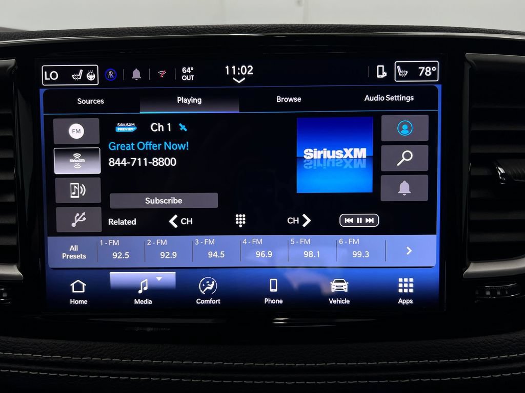 Used 2025 Chrysler Pacifica Select AWD/4WD image 23