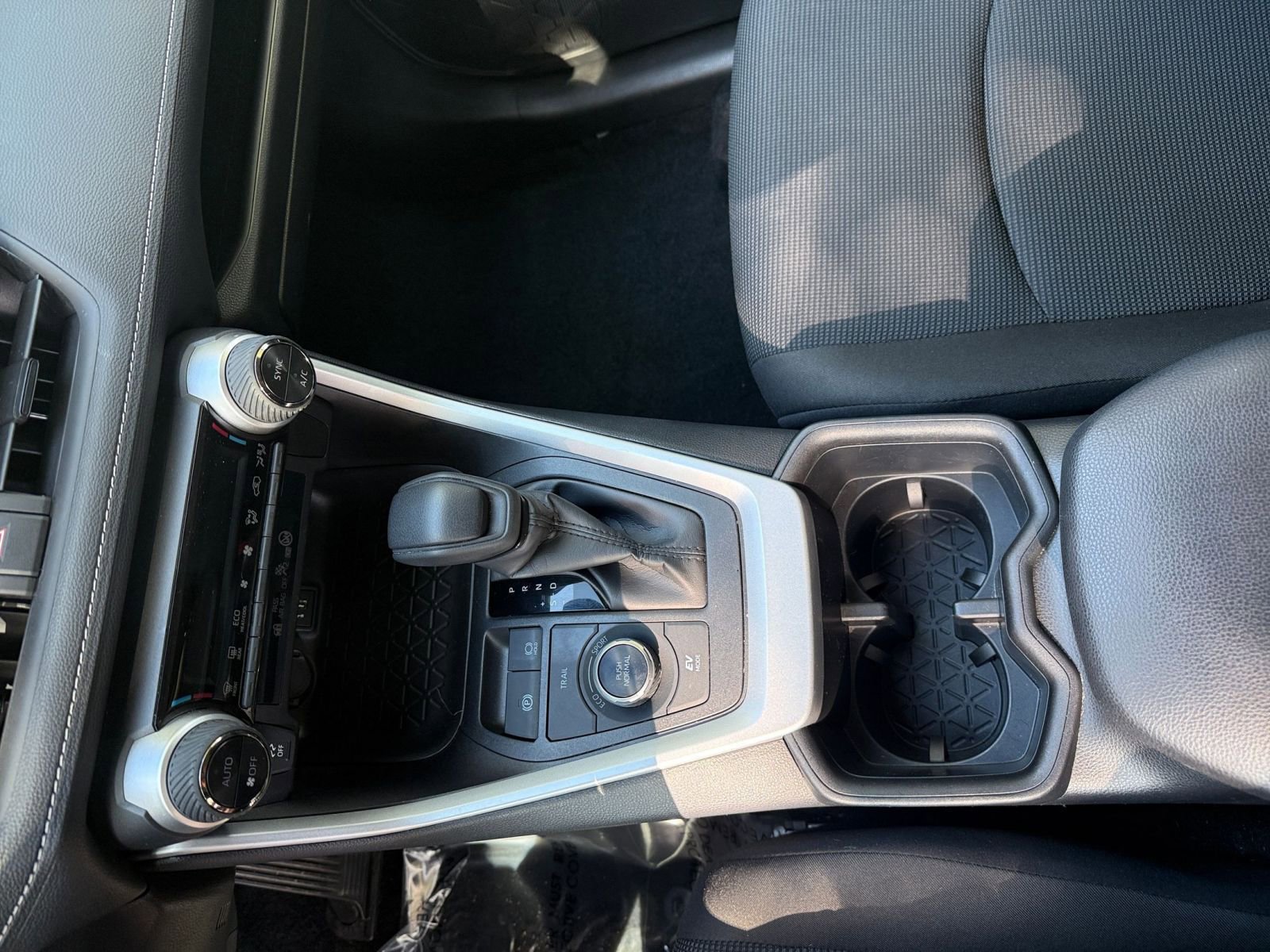 Used 2025 Toyota RAV4 LE image 35