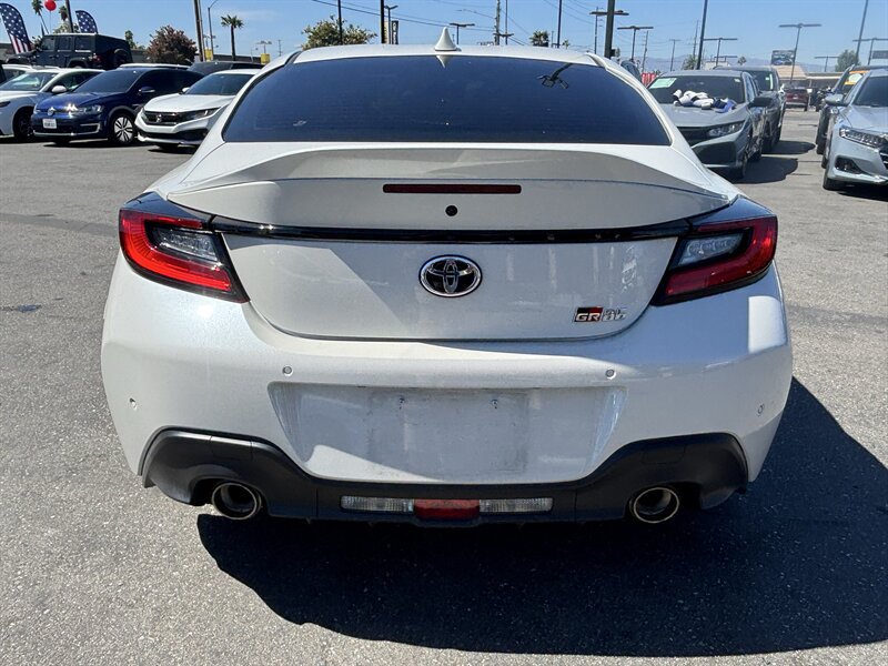 Used 2025 Toyota GR86 Premium w/ ALL Weather Mat Package (TMS) RWD image 4