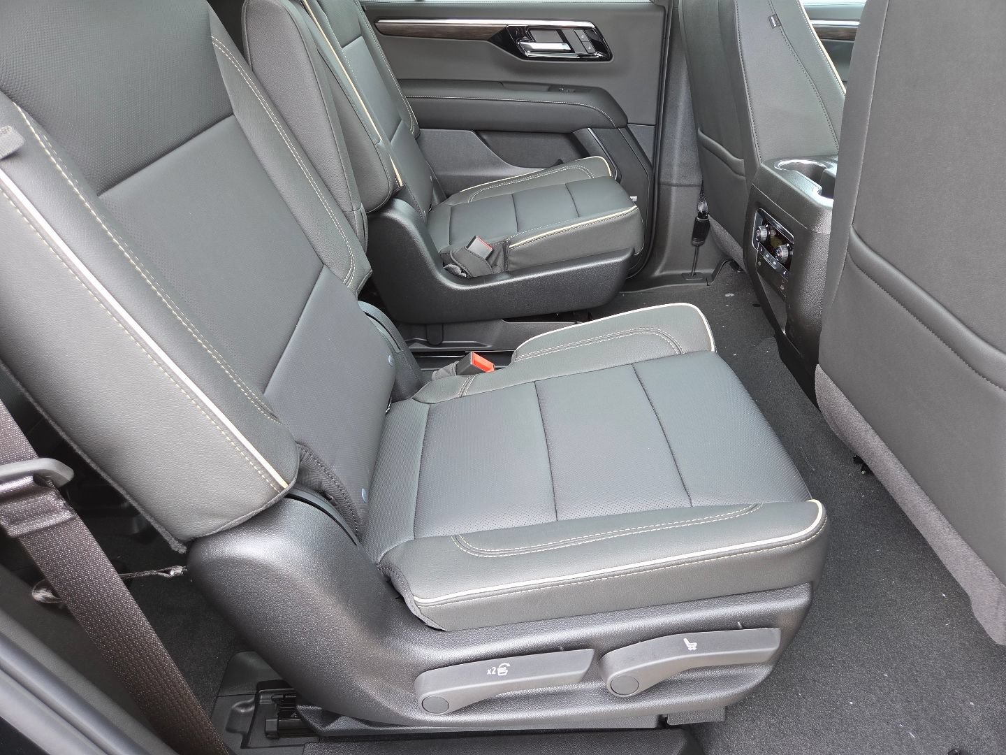 New 2026 Chevrolet Tahoe Premier w/ Sun And Tow Package AWD/4WD image 24