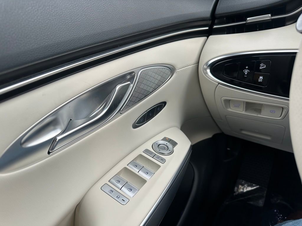 Used 2025 Genesis Electrified GV70 Advanced image 18