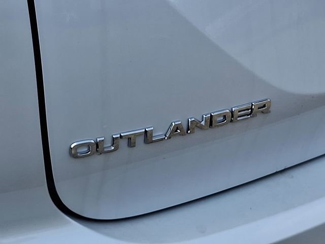 New 2025 Mitsubishi Outlander SE image 15
