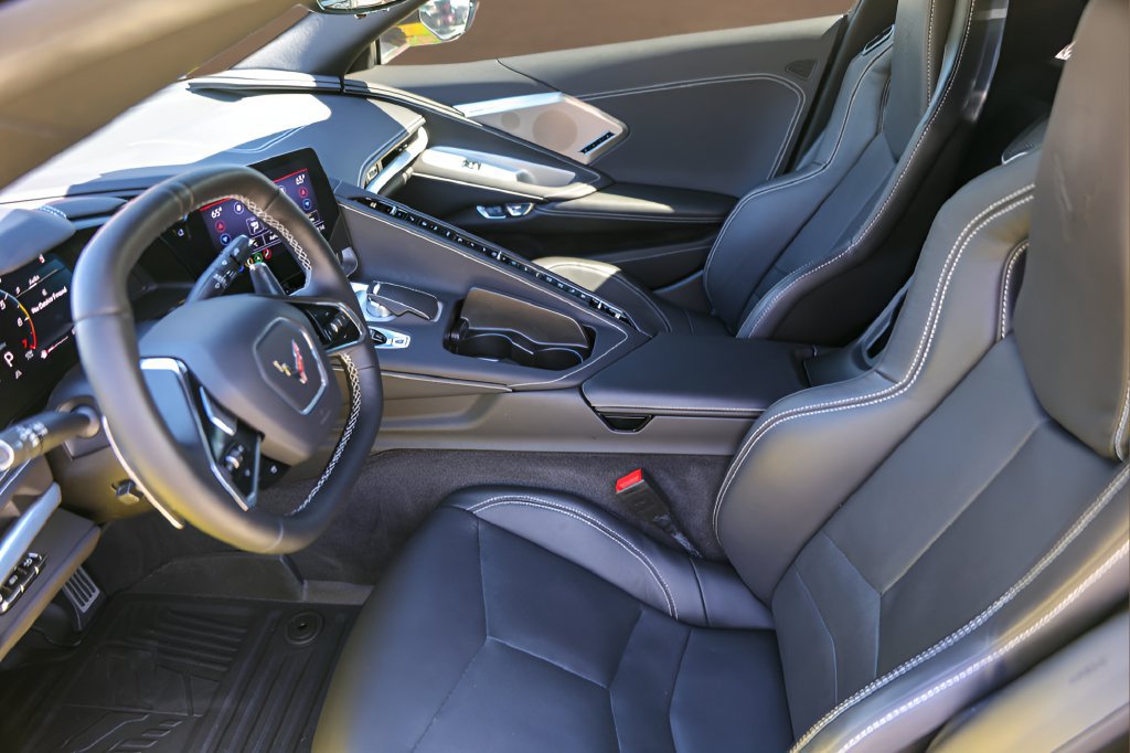 Used 2023 Chevrolet Corvette Stingray Preferred Cpe w/ Z51 Performance Package RWD image 8