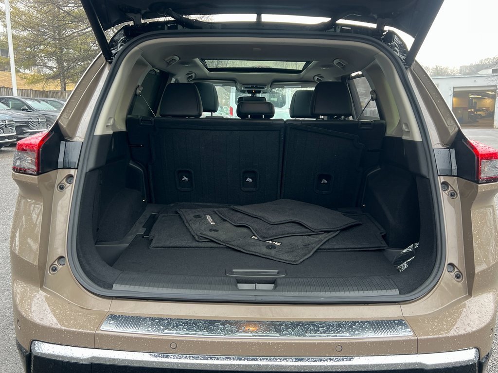 Used 2024 Nissan Rogue Platinum w/ Platinum Premium Package image 16