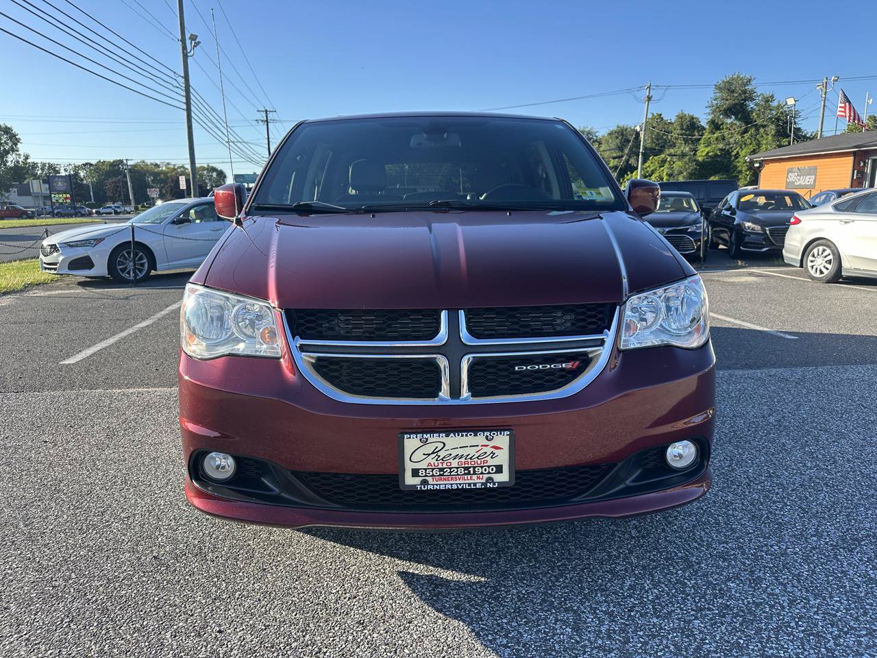 Used 2019 Dodge Grand Caravan SXT FWD image 2