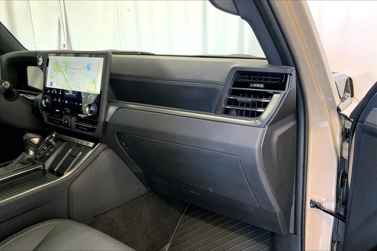 Used 2026 Lexus GX 550 AWD/4WD image 15