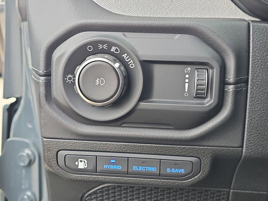 Used 2025 Jeep Wrangler Unlimited Sahara AWD/4WD image 22
