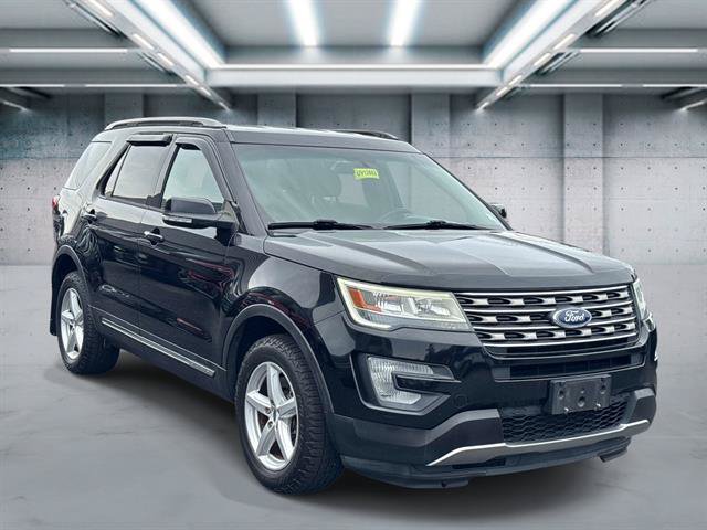 Used 2016 Ford Explorer XLT w/ Class II Trailer Tow Package AWD/4WD image 3