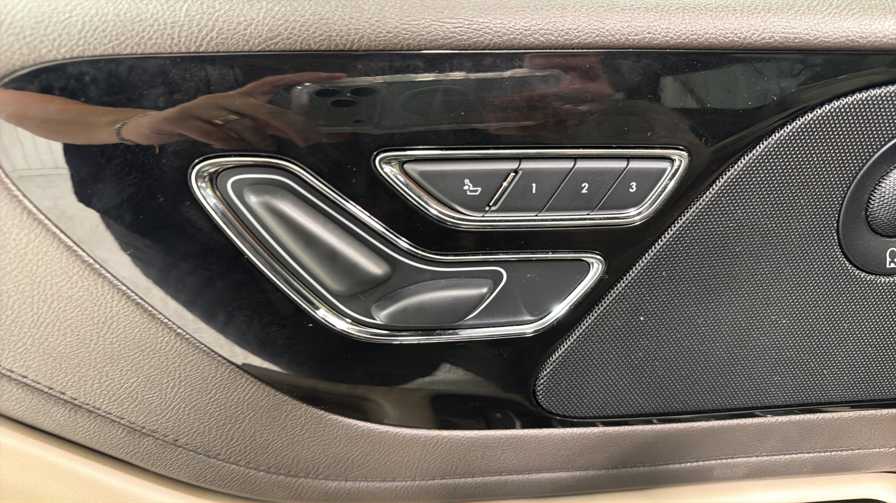 Used 2021 Lincoln Aviator Reserve w/ Elements Package Plus RWD image 10