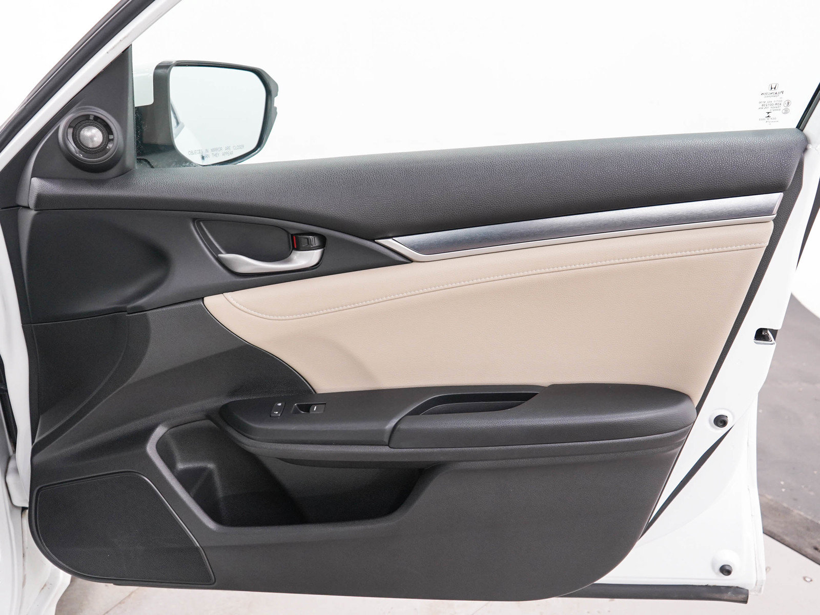 Used 2016 Honda Civic Touring image 9