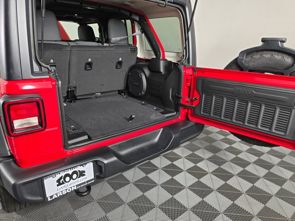 Used 2025 Jeep Wrangler Sport S image 15