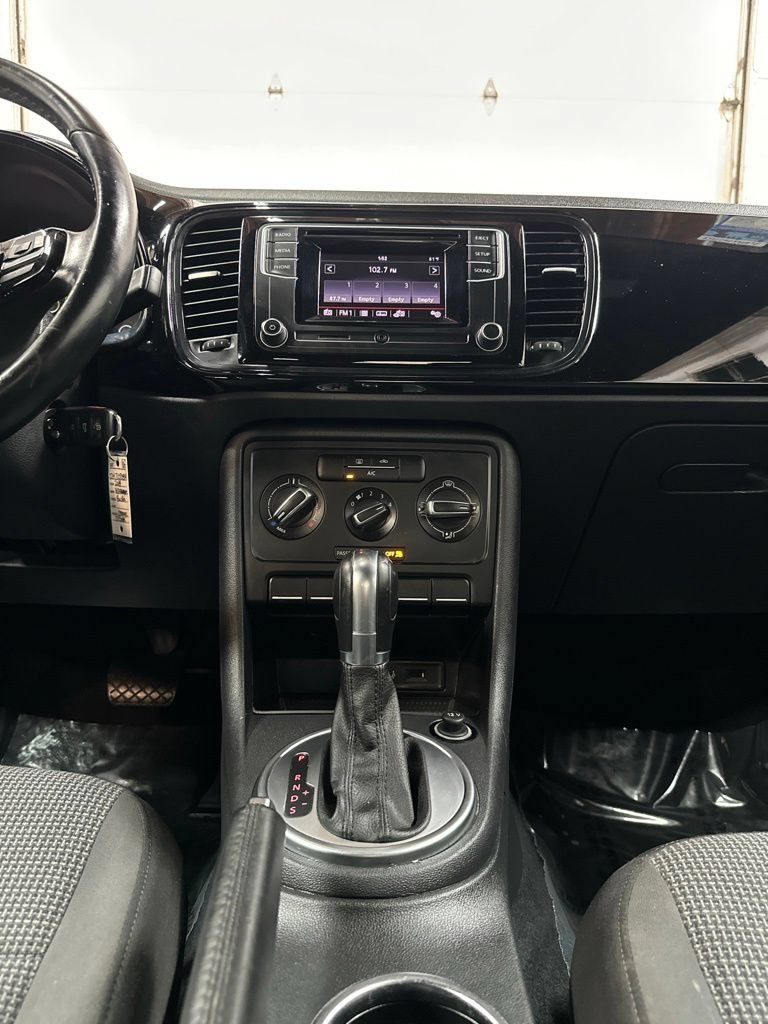Used 2018 Volkswagen Beetle 2.0T S FWD image 24