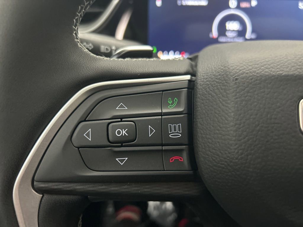 New 2025 Jeep Grand Cherokee Altitude image 32