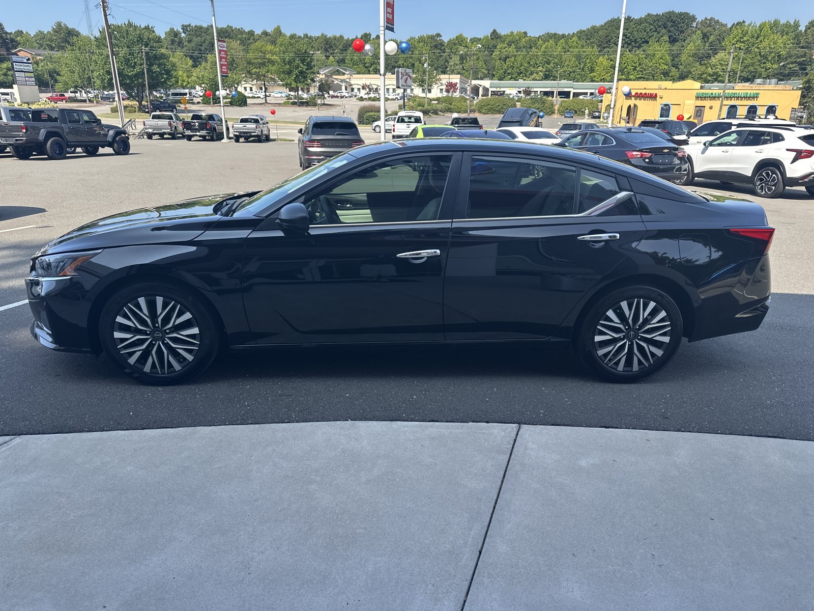 Used 2025 Nissan Altima 2.5 SV FWD image 5