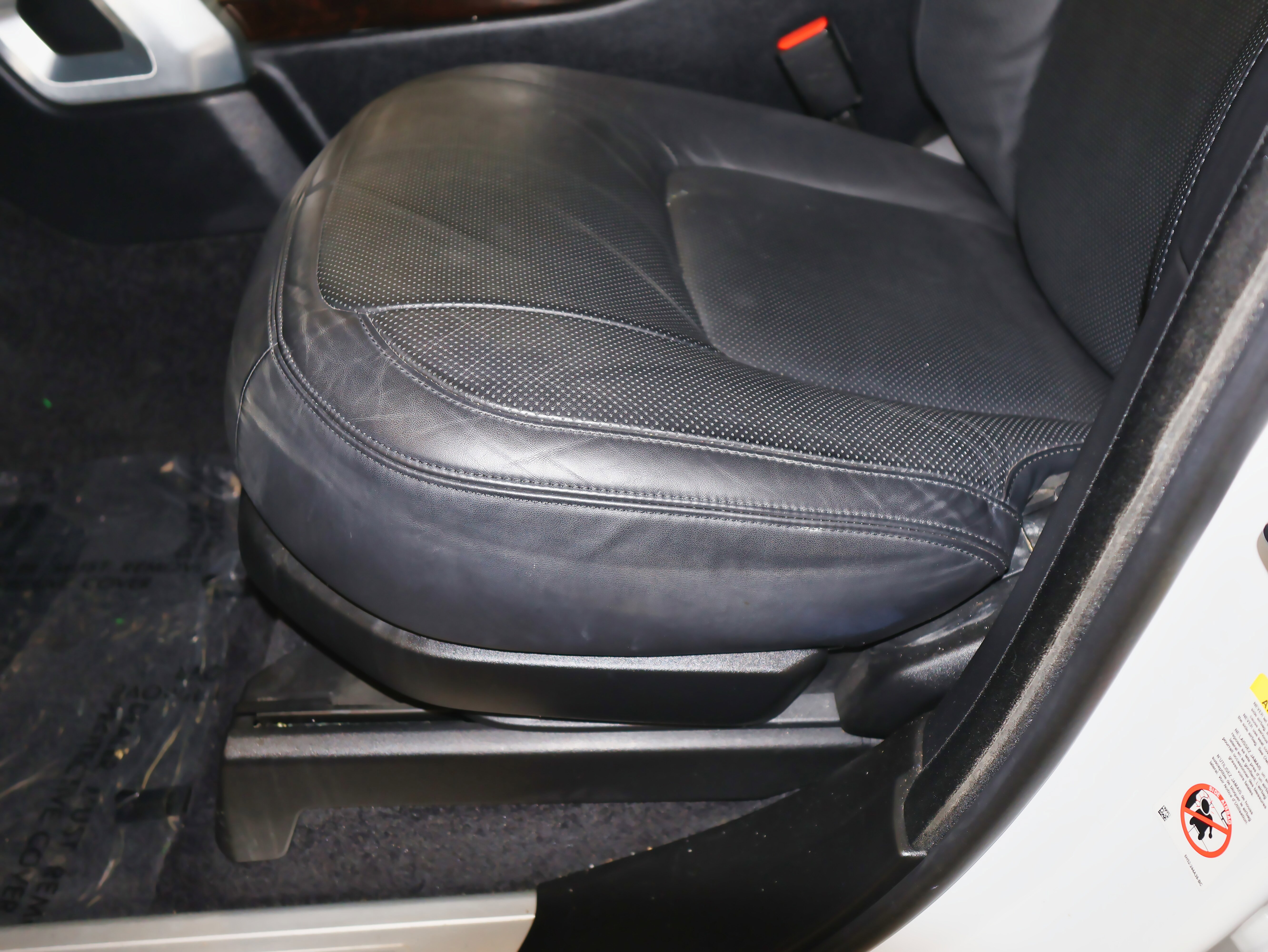 Used 2020 Land Rover Range Rover HSE image 18