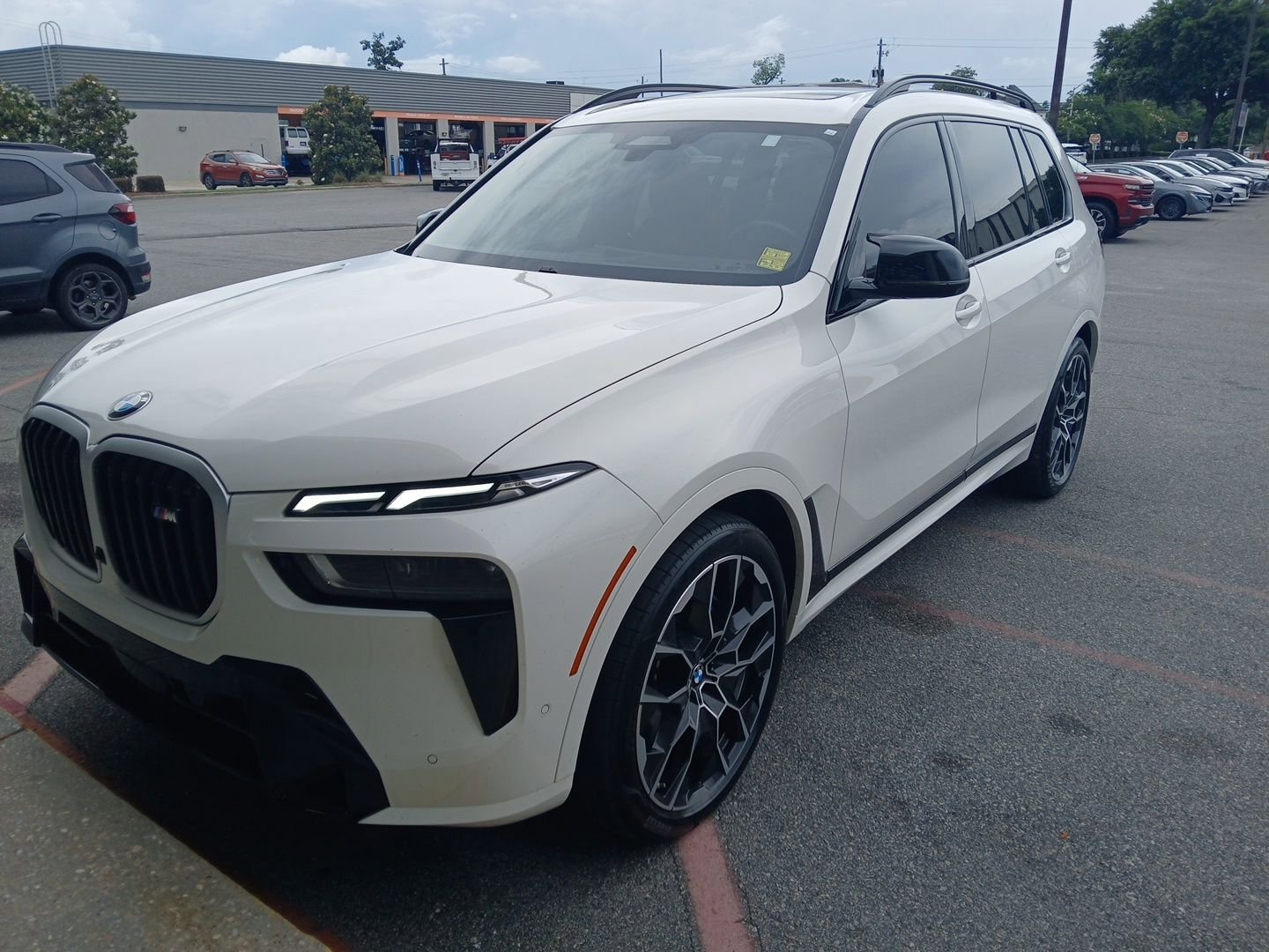 Used 2025 BMW X7 M60i AWD/4WD video 1