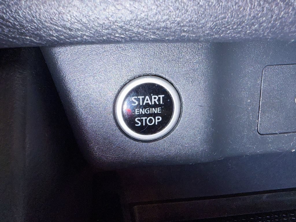Certified 2023 Nissan Rogue SV FWD image 28