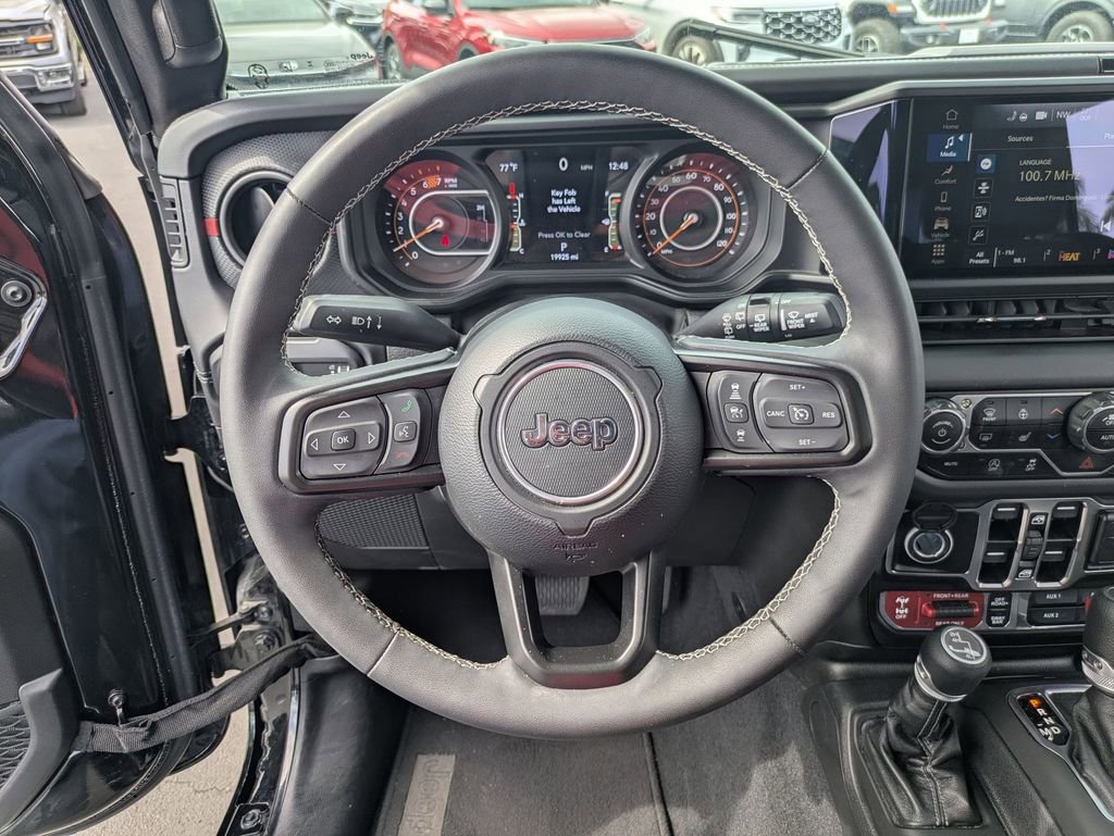 Used 2025 Jeep Wrangler Unlimited Rubicon w/ Convenience Group AWD/4WD image 18