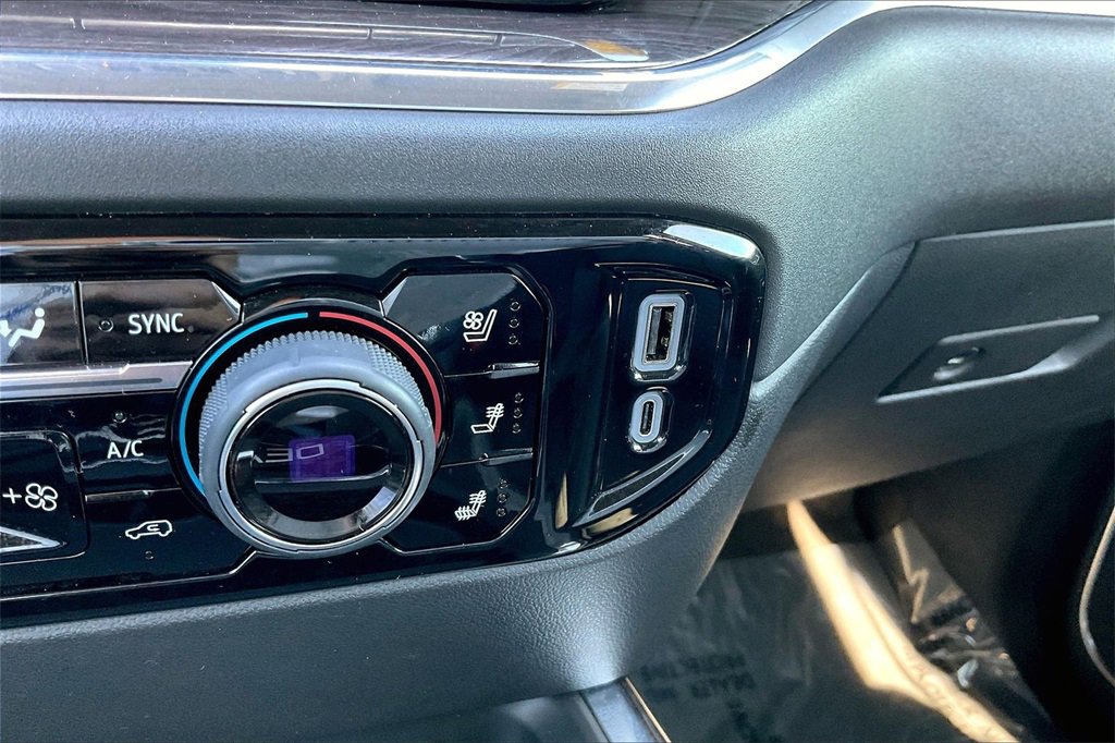 Used 2024 Chevrolet Silverado 2500 LTZ w/ LTZ Convenience Package image 33