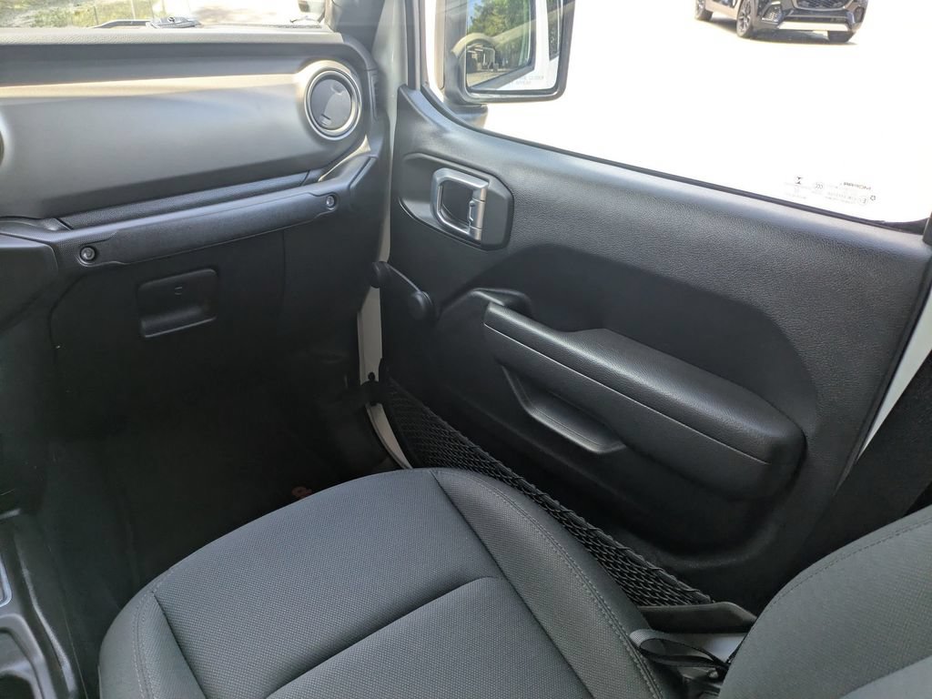 Used 2022 Jeep Gladiator Sport AWD/4WD image 17