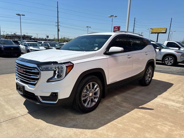 Used 2024 GMC Terrain SLT image 3