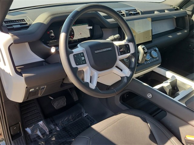 Used 2025 Land Rover Defender 110 S image 20