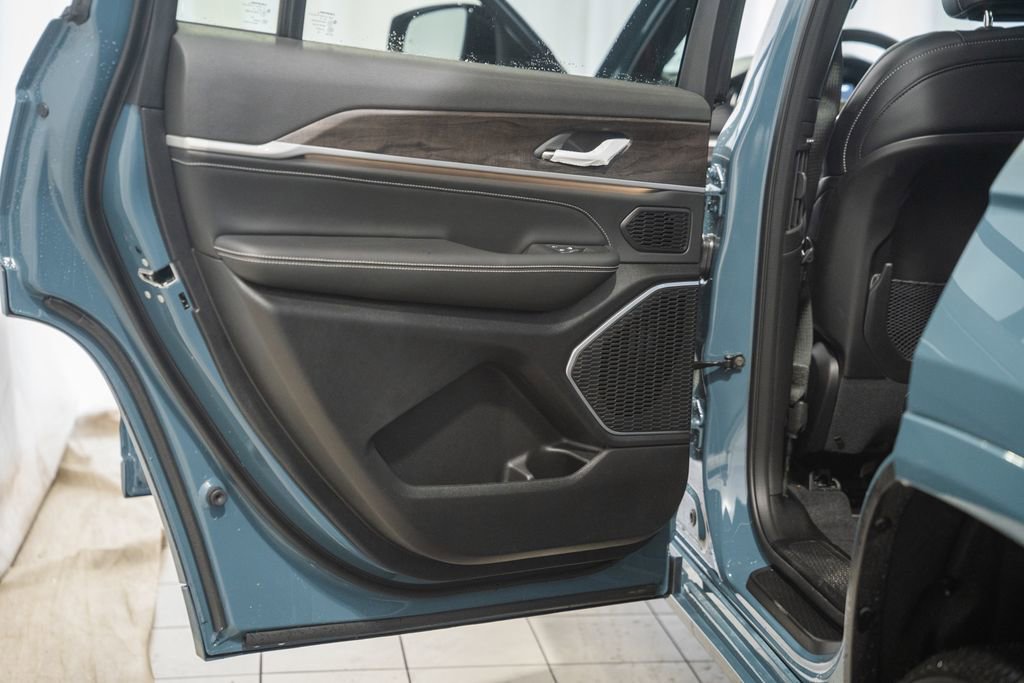 New 2026 Jeep Grand Cherokee L Limited AWD/4WD image 40