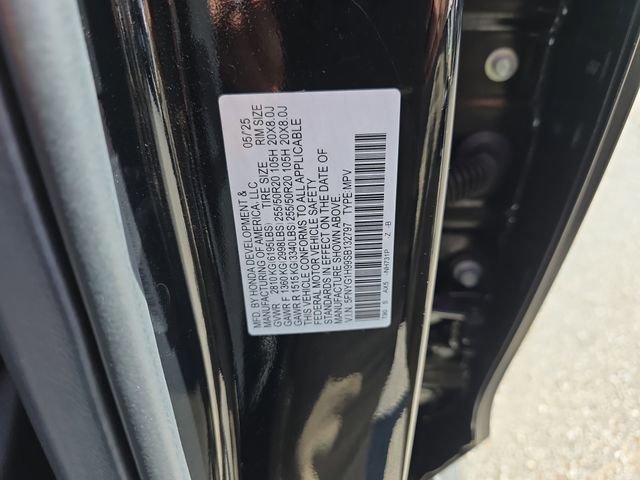 Certified 2025 Honda Pilot Black Edition image 41