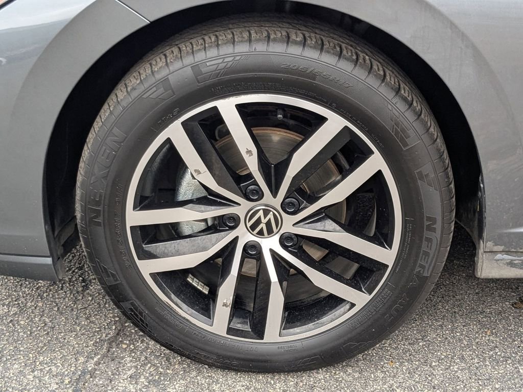 Used 2025 Volkswagen Jetta SE image 28