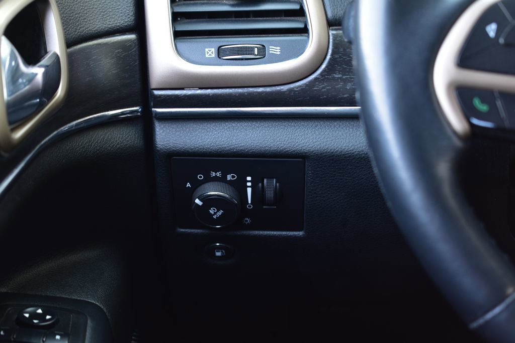 Used 2015 Jeep Grand Cherokee Limited RWD image 34