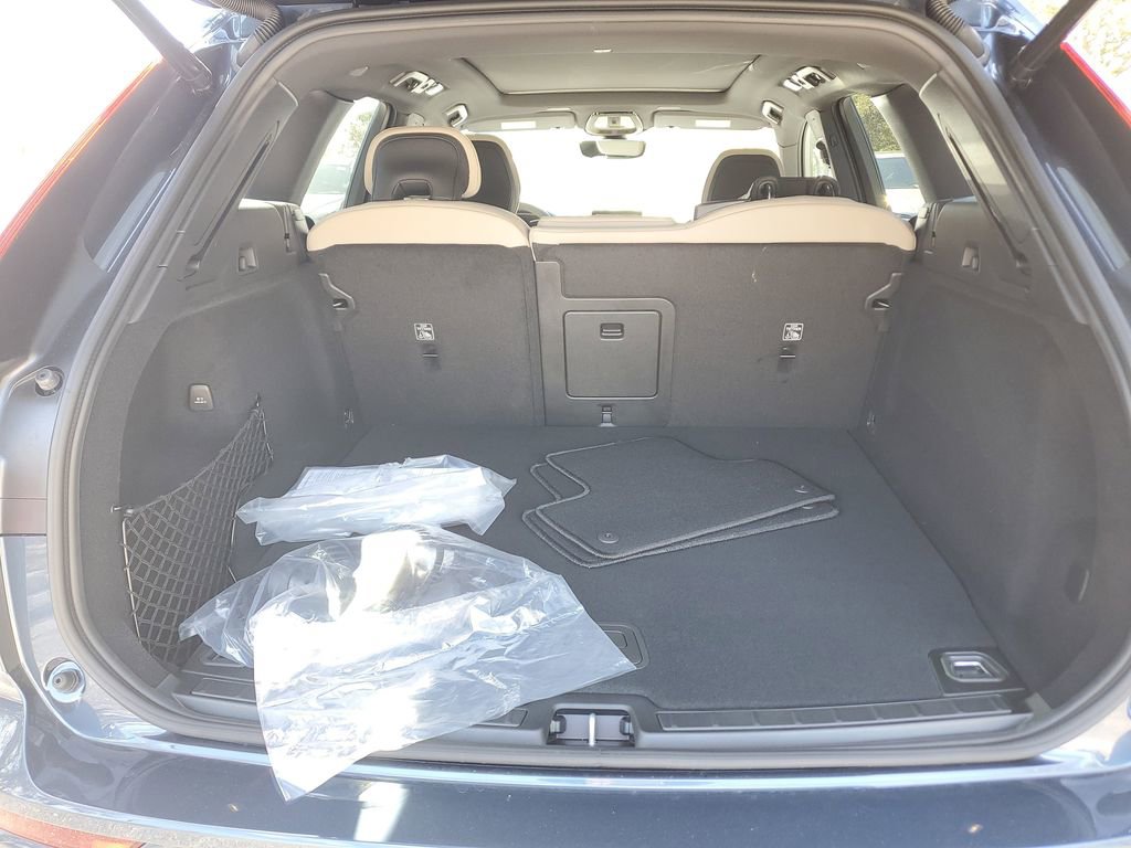 New 2026 Volvo XC60 T8 Core image 4