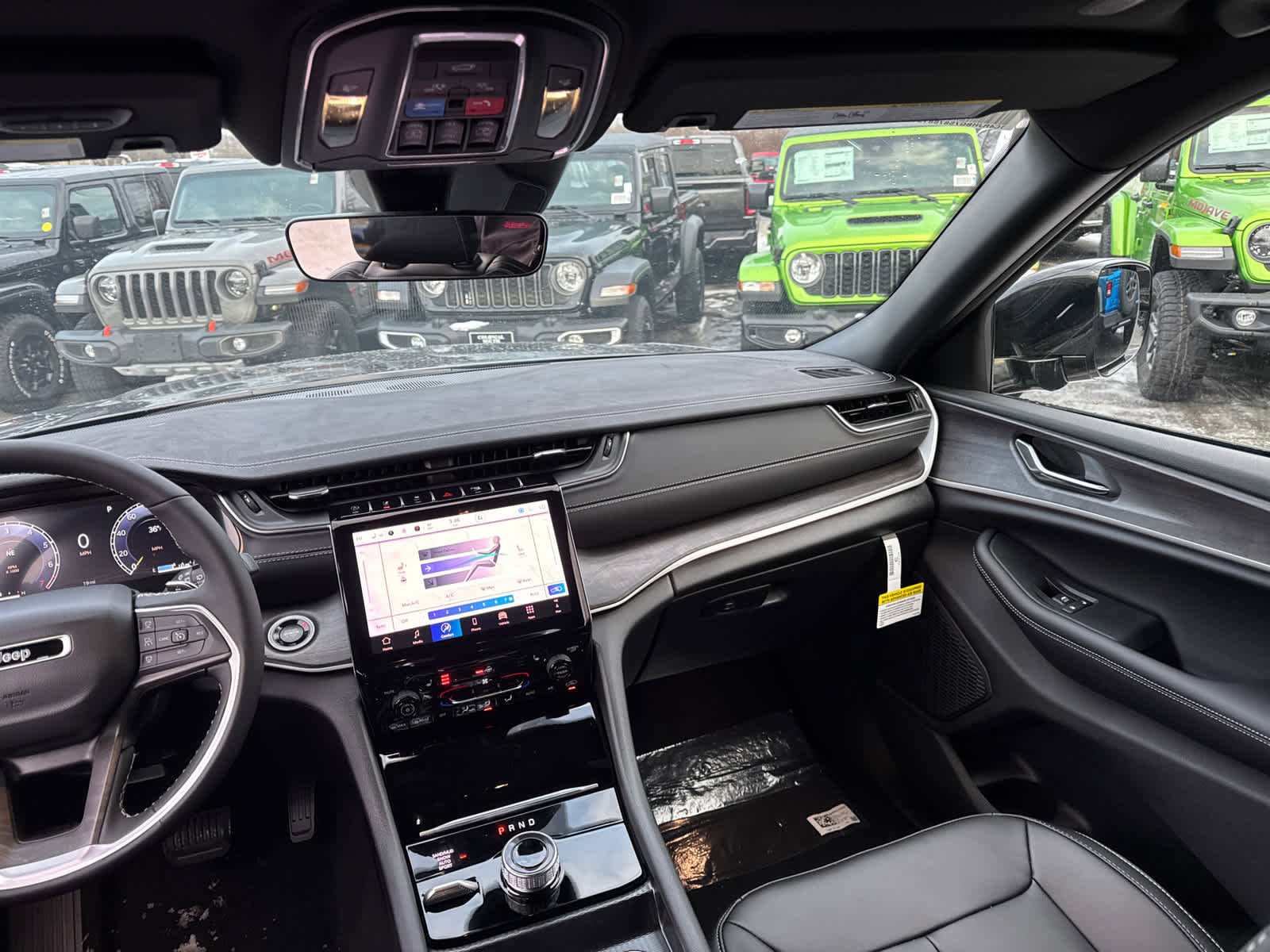 New 2025 Jeep Grand Cherokee Limited w/ Trailer Tow Package AWD/4WD image 36
