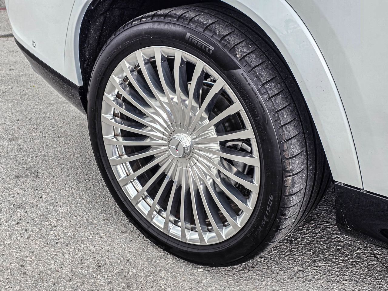 Used 2025 Mercedes-Benz Maybach GLS 600 4MATIC image 10