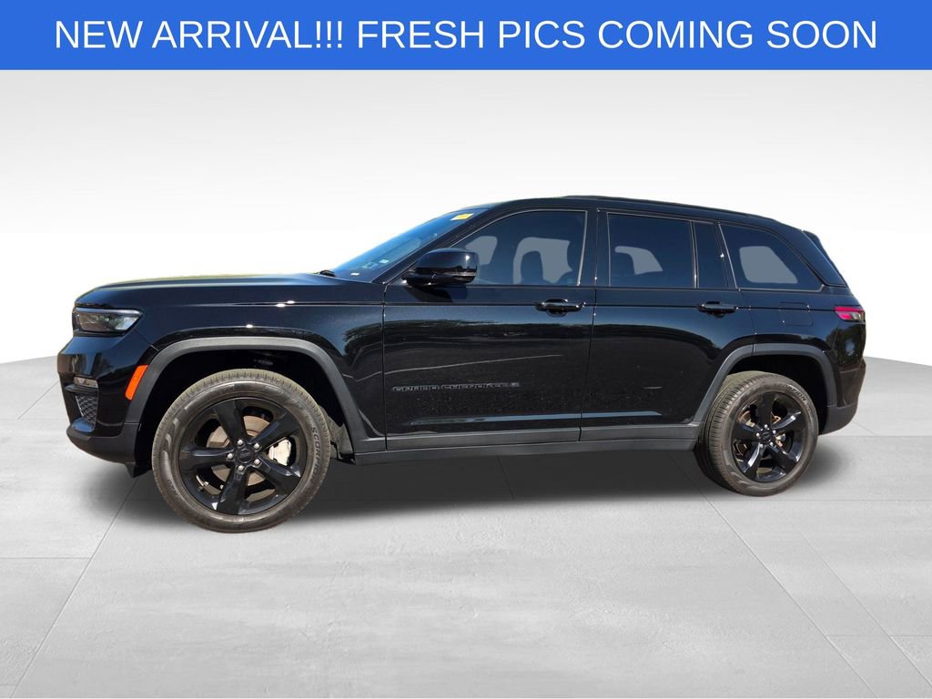 Used 2024 Jeep Grand Cherokee Limited w/ Black Appearance Package image 3