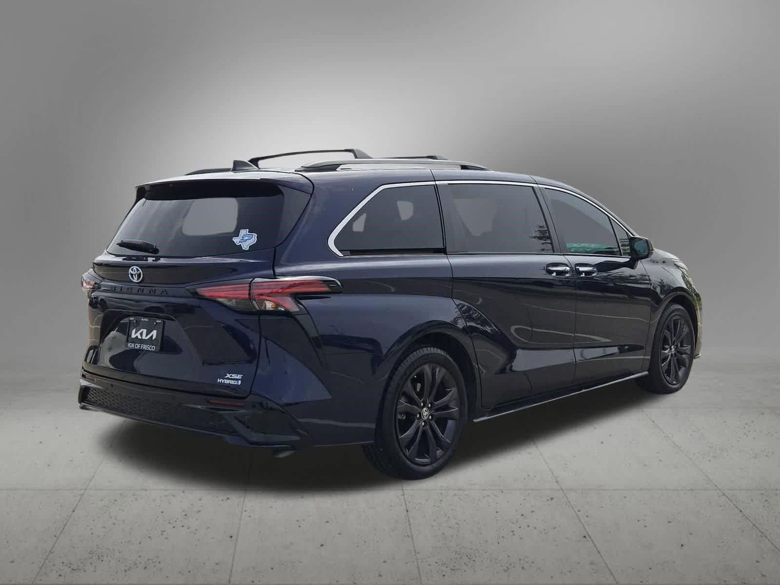 Used 2022 Toyota Sienna XSE FWD image 6