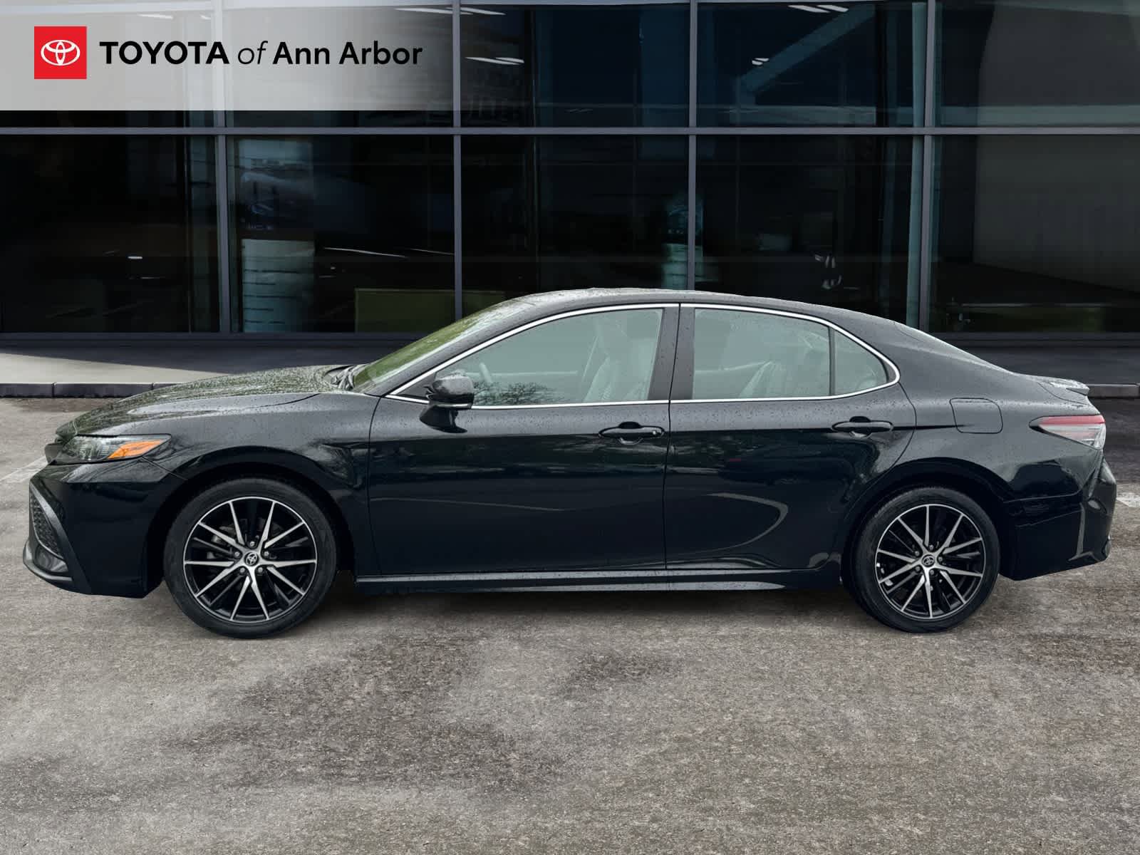 Used 2024 Toyota Camry SE FWD image 8