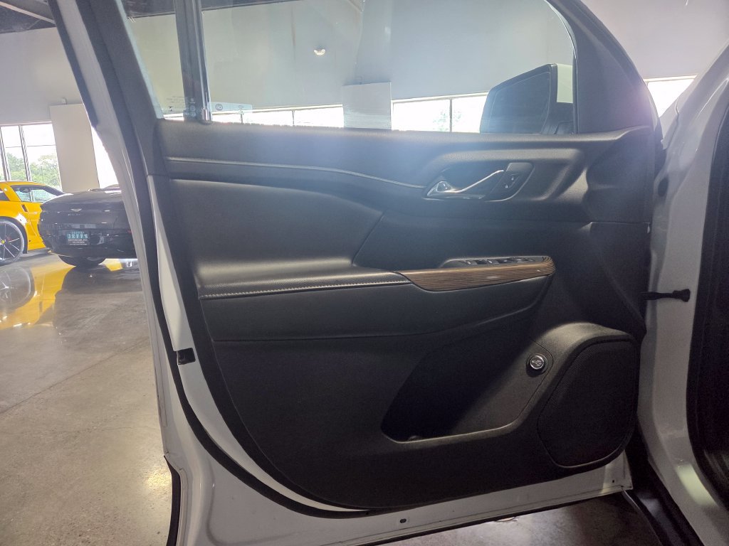 Used 2023 GMC Acadia SLE w/ Driver Convenience Package FWD image 10